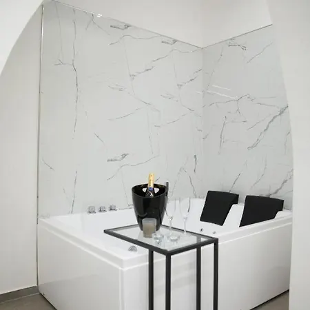 La Dimora Di Adele Centro 펜션 *